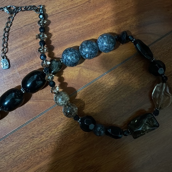 Beautiful Beads and glass necklace with a silver medal adjustable clasp. - Picture 7 of 11